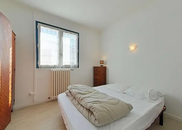 Sg000-035 4 Pieces 6 Couchages Gilles Croix De Vie *